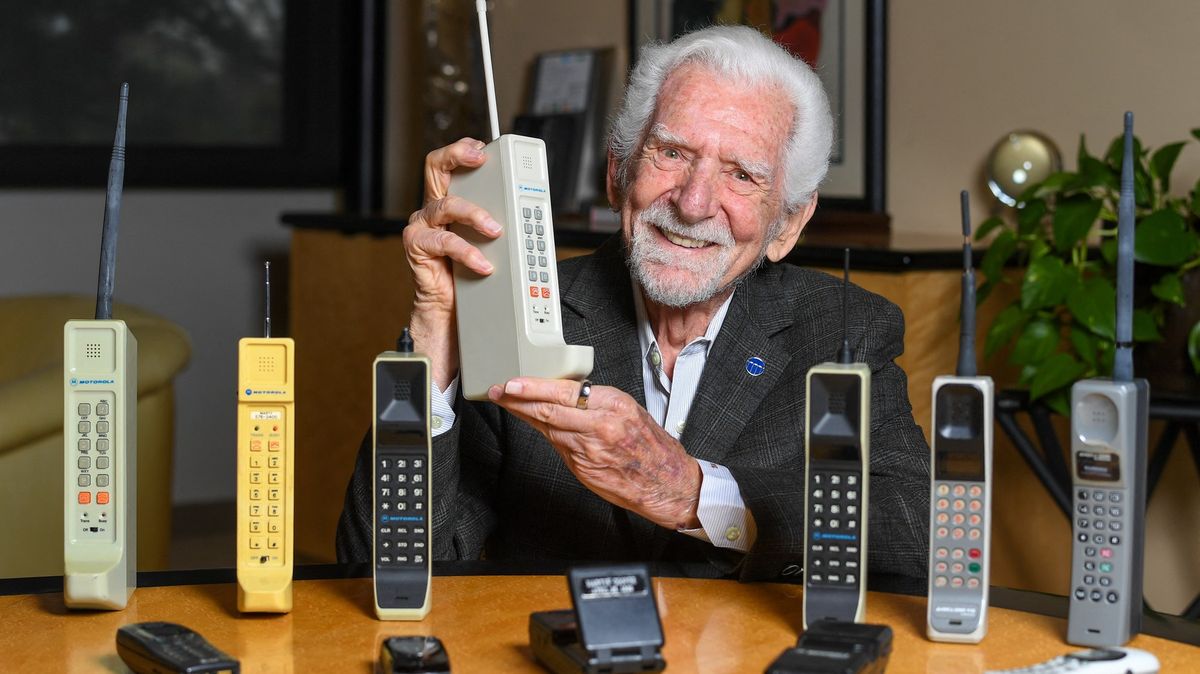Z mobilů telefonujeme už 50 let. Jaká je čeká budoucnost?